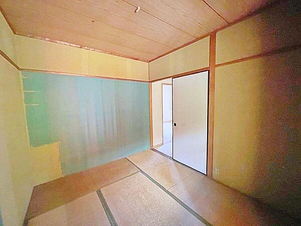 一つあると嬉しい和室はお子様を遊ばせるのに安心ですね。