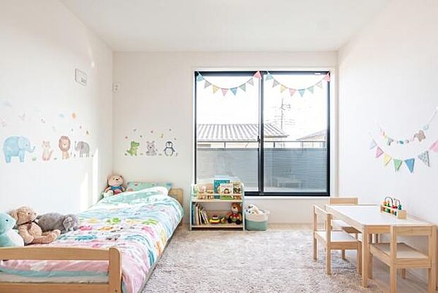 「自分の部屋ができた!」そんなお子様の喜ぶ顔が目に浮かぶようです。※画像はAIで加工されており、現地に家具は施工されておらず価格にも含まれていません。
