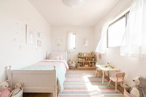 「自分の部屋ができた！」そんなお子様の喜ぶ顔が目に浮かぶようです。※画像はAIで加工されており、現地に家具は施工されておらず価格にも含まれていません。