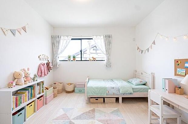 「自分の部屋ができた!」そんなお子様の喜ぶ顔が目に浮かぶようです。※画像はAIで加工されており、現地に家具は施工されておらず価格にも含まれていません。