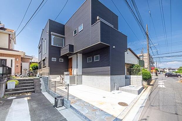 「威風堂々とした素敵な佇まい」どの角度から眺めても、所有感が満たされる理想的で素敵な住まい一生ものだから、「パッと見」こそが全て「第一印象で決まる」素敵なマイホーム。