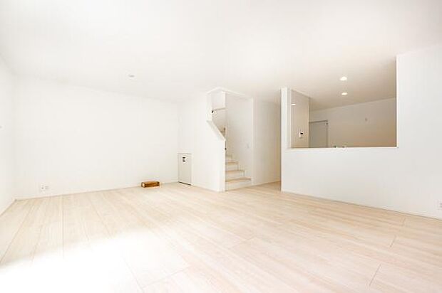 「さし込む光り」ダイニングは明るく。この光が家族とリビング、ダイニングを照らします。