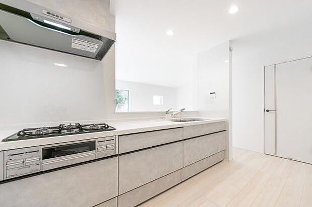 「広々ワイドサイズなシステムキッチン」せっかくのお料理空間。毎日の事だから広々システムキッチン。