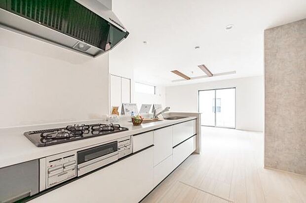 「広々ワイドサイズなシステムキッチン」せっかくのお料理空間。毎日の事だから広々システムキッチン。