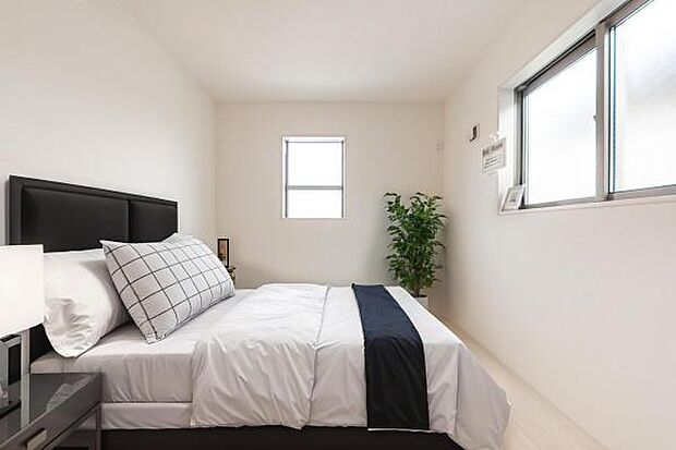 計算された窓の配置で、どこにいても明るい陽射しを感じられます。デザイン性の高い空間で新しい毎日を。※画像にある家具一式はCGイメージです。実際に付いておりません。