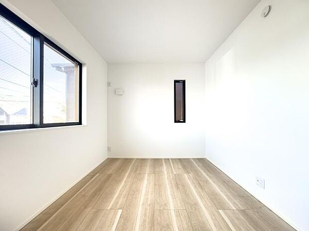 「自分の部屋ができた!」そんなお子様の喜ぶ顔が目に浮かぶようです。それぞれの部屋で過ごす時間が、家族の素敵な思い出になりますね。