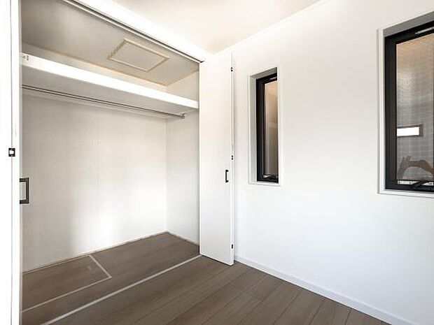 「クローゼット収納」奥行も納得サイズのクローゼット。