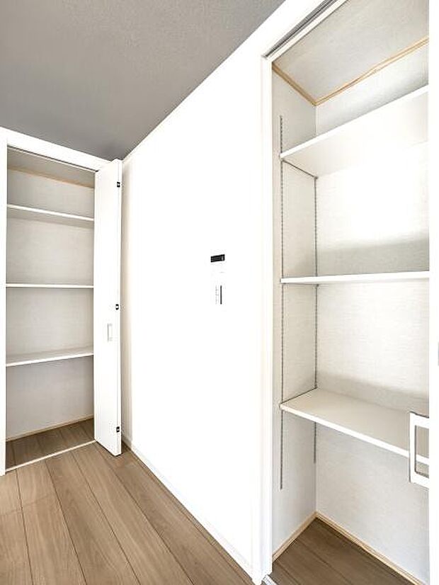 「人気のキッチンパントリー付き」お料理道具の収納に便利な広々としたキッチンパントリー。