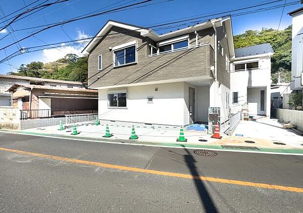 誇りを感じる美しい外観で、毎日を心地よくスタート。解放的で陽当たりが良く憧れのマイホームに相応しい外観です。