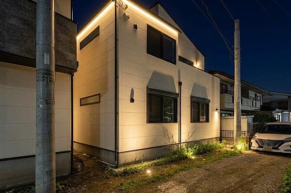 「マイホームの喜びを感じる」（一部画像をAI処理し間接照明や植栽を配置したイメージ画像になり実際と異なります。オプション工事をする場合は別途費用がかかります）
