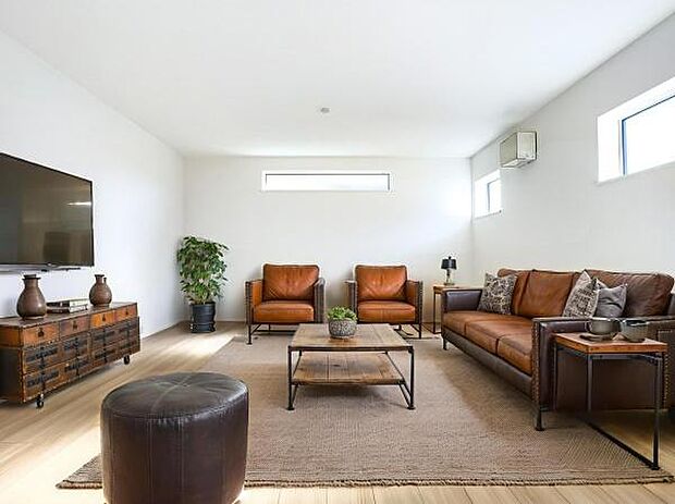 白壁に映える、大人のインダストリアル空間。洗練されたスタイルで、自分らしい毎日をデザイン(本画像はCGにて家具等を配置しております。実際に家具等はおかれておりません。)