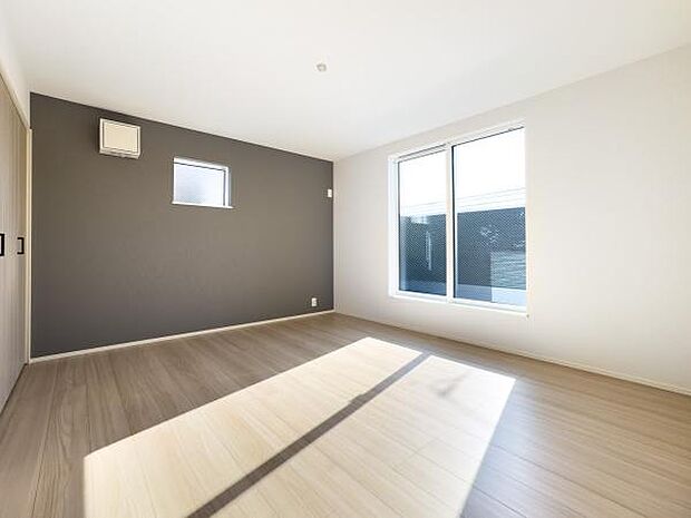 「陽の恵み」 爽やかな陽ざしを感じられる日当たりの良い洋室早起き爽やか、元気な一日に大切な陽の恵み