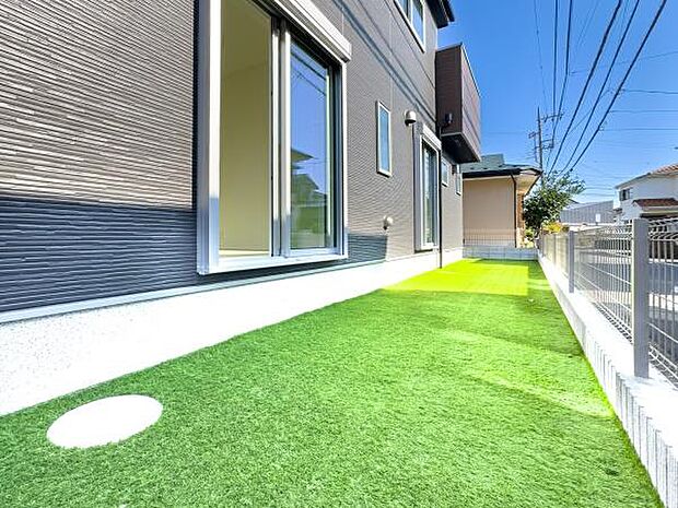 「コンパクトガーデン」ちょっとしたスペースが嬉しい。広いお庭は手入れが大変。物置きスペースやちょっとした家庭菜園にぴったり。