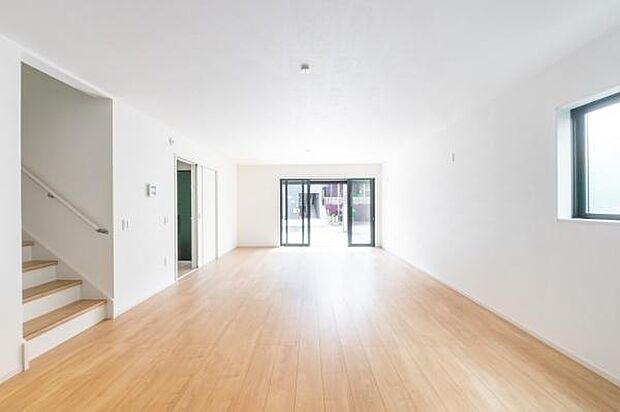 「明るく素敵なリビング空間」上質な空間と家族を照らす採光。溢れんばかりの開放感、満足感。素敵な空間。