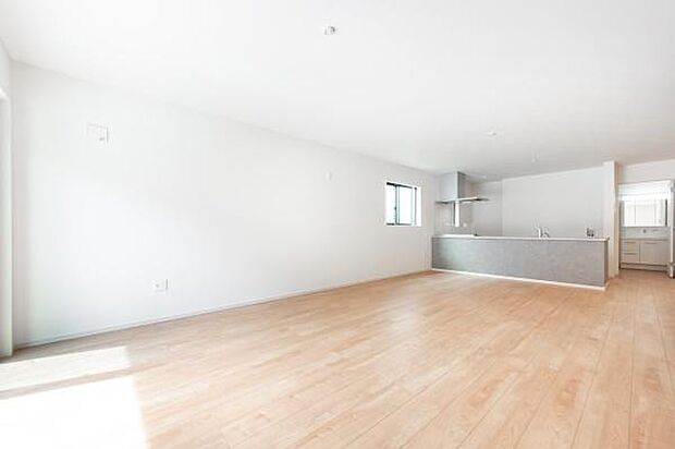 「さし込む光り」この光が家族とリビング、ダイニングを照らします。心地の良い風と採光が家族のリビングを包みます。