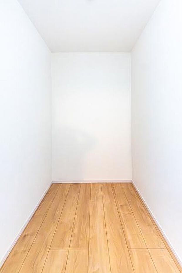 洗面室横のリネン庫