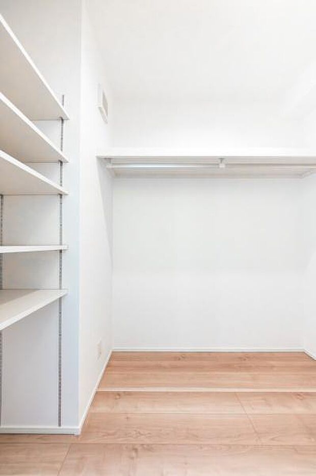 大容量の収納で家族みんなの荷物もすっきり。散らかりがちなお部屋もこれで解決！毎日の暮らしにゆとりが生まれます。