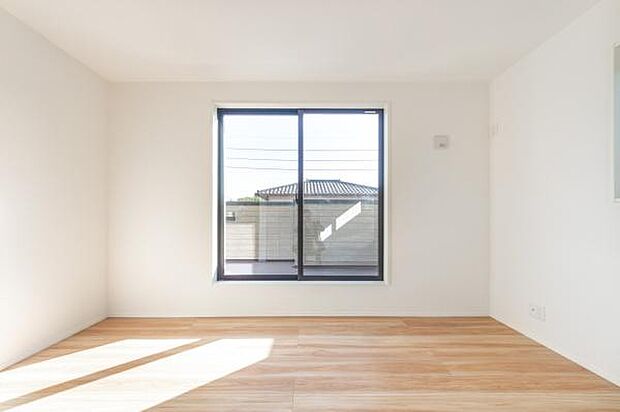 「自分の部屋ができた！」そんなお子様の喜ぶ顔が目に浮かぶようです。それぞれの部屋で過ごす時間が、家族の素敵な思い出になりますね。