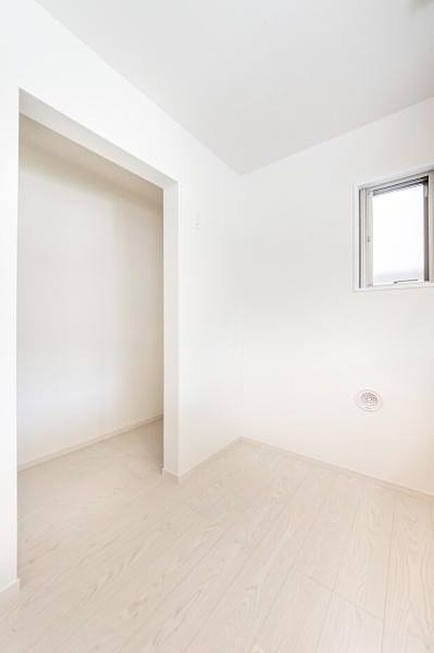 「人気のキッチンパントリー付き」お料理道具の収納に便利な広々としたキッチンパントリー。