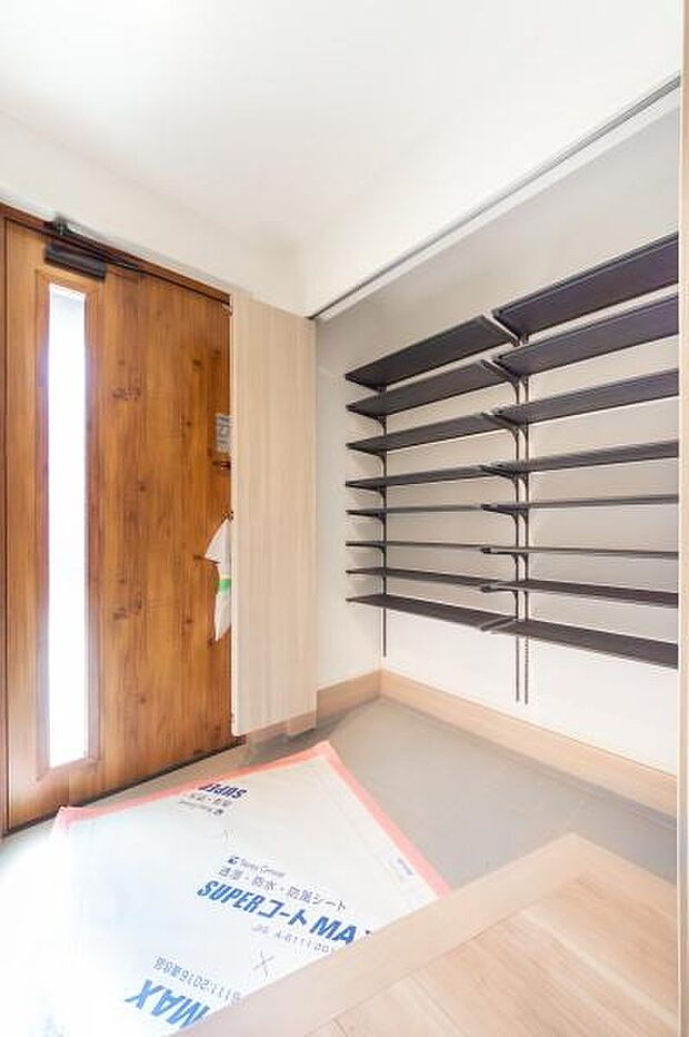 「広々玄関」家に帰ると広い玄関がお出迎え。家族全員の靴も楽々収納可能な広さです。