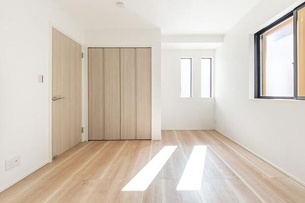 「自分の部屋ができた!」そんなお子様の喜ぶ顔が目に浮かぶようです。それぞれの部屋で過ごす時間が、家族の素敵な思い出になりますね。