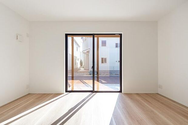 「陽の恵み」 爽やかな陽ざしを感じられる日当たりの良い寝室早起き爽やか、元気な一日に大切な陽の恵み