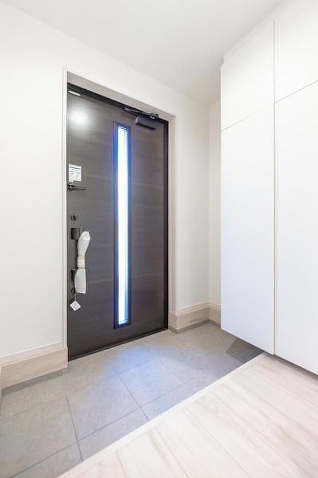 「ほっとする・・・マイホーム」玄関を開けて家に帰るとほっとする。普通で良い。それが玄関。