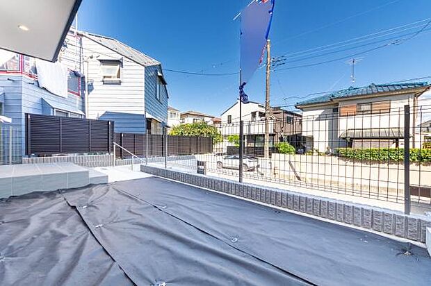 「コンパクトガーデン」ちょっとしたスペースが嬉しい。広いお庭は手入れが大変。物置きスペースやちょっとした家庭菜園にぴったり。