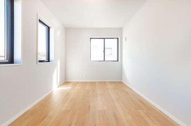 「自分の部屋ができた！」そんなお子様の喜ぶ顔が目に浮かぶようです。それぞれの部屋で過ごす時間が、家族の素敵な思い出になりますね。