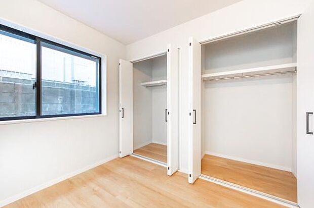 「クローゼット収納」大きく収納量豊富なクローゼット。奥行も納得サイズのクローゼット。