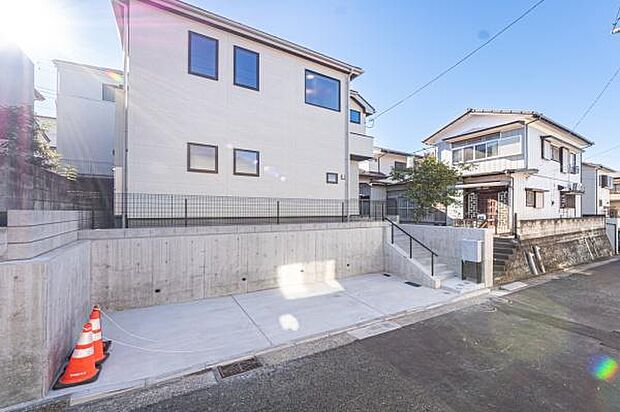 開放感＋日当たりの良さ家に入らなくても分かる日当たりの良さ。開放感の良さ。碧空も清々しく心地の良い住まい。住みたくなる家。暮らしたい町。