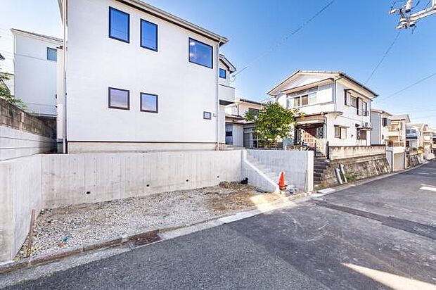 開放感＋日当たりの良さ家に入らなくても分かる日当たりの良さ。開放感の良さ。碧空も清々しく心地の良い住まい。住みたくなる家。暮らしたい町。