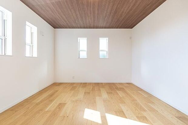 家族みんなに自分のお部屋を。どの部屋も明るい光が差し込む快適な空間です。