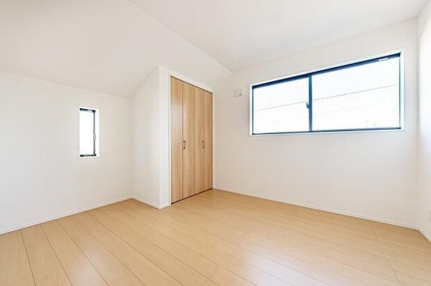 「自分の部屋ができた！」そんなお子様の喜ぶ顔が目に浮かぶようです。それぞれの部屋で過ごす時間が、家族の素敵な思い出になりますね。