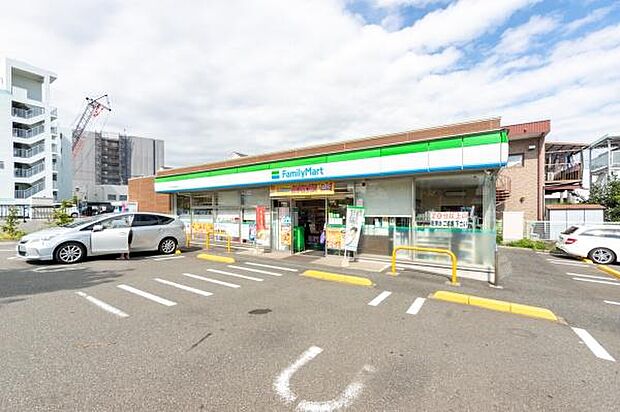 ファミリーマートサンズ洋光台駅北店