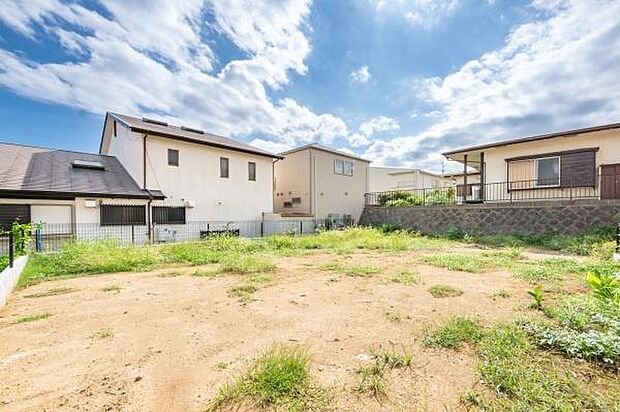 「日当たりの良さ」敷地内写真。南向きだから得られる陽当たり。