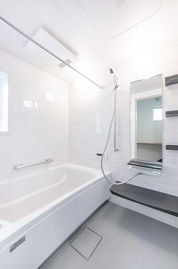 「バスルーム」清潔感が大切なバスルーム。落ち着く空間です。