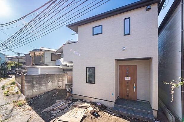 「開放感＋日当たりの良さ」家に入らなくても分かる日当たりの良さ。開放感の良さ。碧空も清々しく心地の良い住まい。住みたくなる家。暮らしたい町。