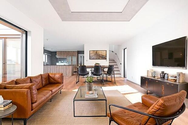 「明るく素敵な空間に」心地よい風が通り抜ける開放的なLDK。明るく清潔感あふれる空間で、心地よい毎日をお過ごしください。※本画像はCGにて家具を配置しており実際には置かれておりません。