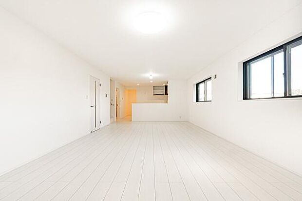 デザイン性と居心地の良さを両立したモダンな空間。お子様の成長を優しく見守り、家族の思い出を刻むのにふさわしい舞台です。※3号棟