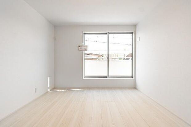 「自分の部屋ができた！」そんなお子様の喜ぶ顔が目に浮かぶようです。それぞれの部屋で過ごす時間が、家族の素敵な思い出になりますね。