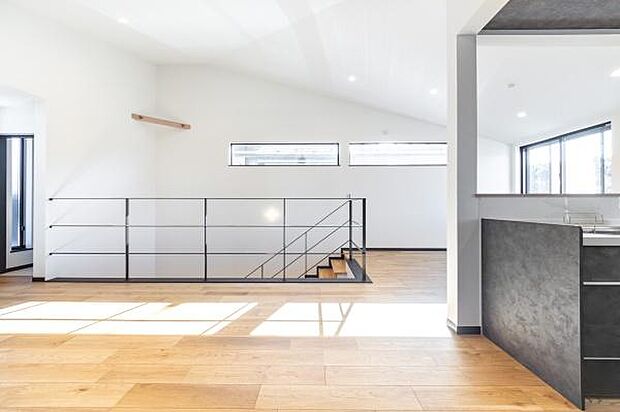 写真を超える光の暖かさと、肌で感じる開放感。ご家族の新しい物語が動き出す瞬間を、ぜひ現地で、五感を使って体感してみてください。