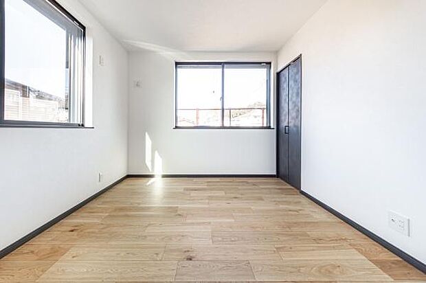 「自分の部屋ができた！」そんなお子様の喜ぶ顔が目に浮かぶようです。それぞれの部屋で過ごす時間が、家族の素敵な思い出になりますね。