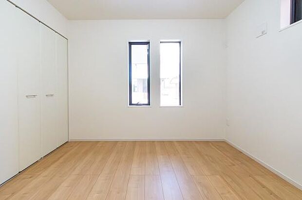 「Bed Room」落ち着いた色合い、シンプルなデザイン。洋室として大事なお部屋です。