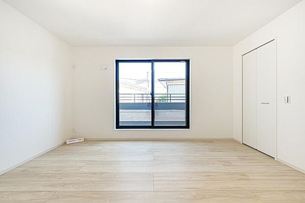 風通しが良く、一年を通して快適に過ごせるお部屋。ご家族のライフスタイルに合わせて、自由にレイアウトできます。