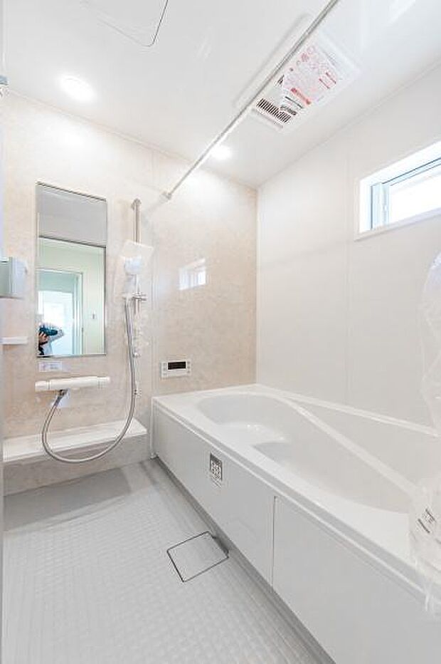 「疲れを癒す空間」広々とした雰囲気の良いバスルーム。お子様と一緒にお風呂に入る楽しみ、思い出の一ページが刻まれる大切な瞬間