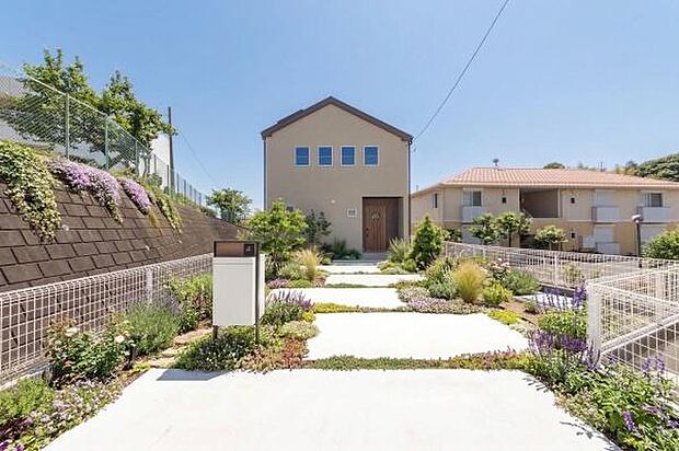 「惚れ惚れするデザイン」何よりも格好良い。純粋に素敵な家。（一部画像をAI処理し植栽を配置したイメージ画像になります。）