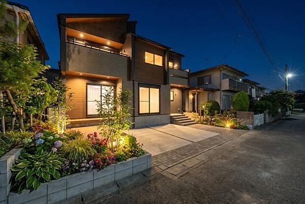 誇りを感じる美しい外観で、毎日を心地よくスタート。(一部画像をAI処理し間接照明等を配置した画像の為実際に配置される場合はオプションとなり有料となります)