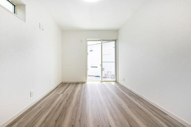 「Bed Room」落ち着いた色合い、シンプルなデザイン。洋室として大事なお部屋です。