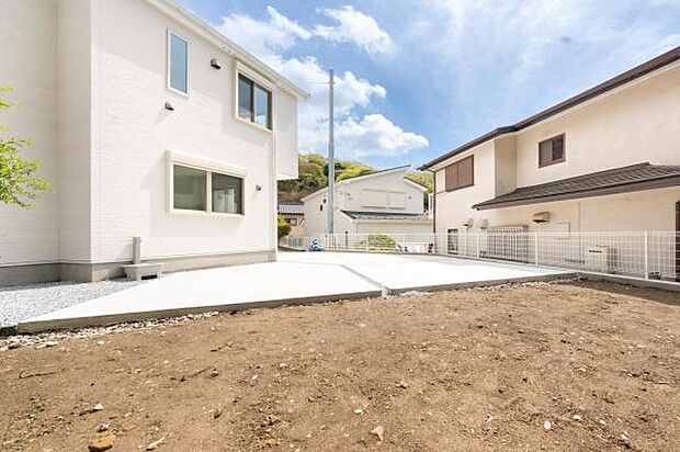 「憧れのガーデンライフ」碧空とガーデンライフが可能な住まい。明るく素敵なお庭。日々の暮らしを豊かに彩ります。